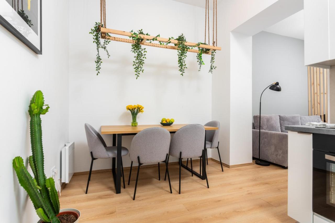 Modern Centrally Located Apartments - By Upstairs Krakau Exterior foto