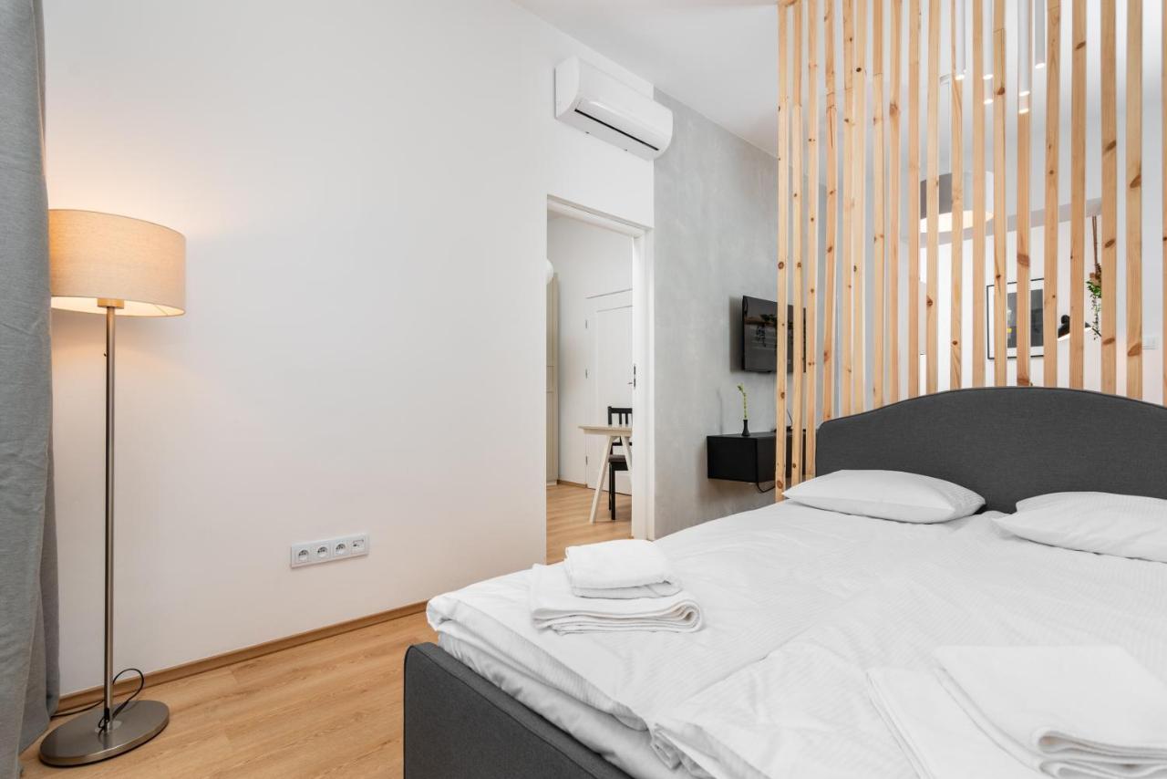 Modern Centrally Located Apartments - By Upstairs Krakau Exterior foto